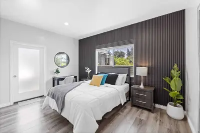Image de Stylist Home In Convenient Location New Listing Special Book Now!