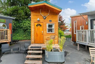 Image de The Cabin - Custom Tiny Home w/ Log Cabin Vibe