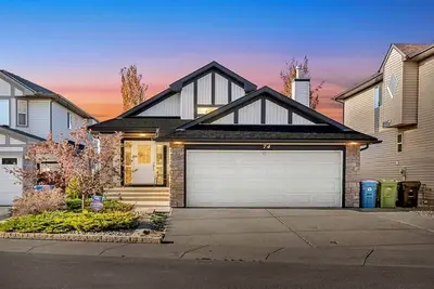 Image de Affordable Premium Spacious waterfront Villa awaits limited time offer