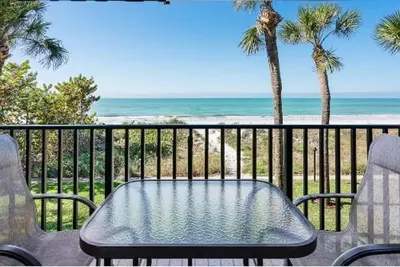 Image de Direct Gulf Front! Not Overlooking Pool! Expansive Views of Gulf North & South.