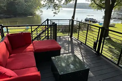 Image de Enjoy a spectacular view of Burden Lake, Ny while relaxing inside or outside.