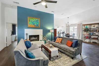 Image de Modern Farmhouse w/Fireplace & Firepit, Game Room, Large Yard, Pet Friendly!