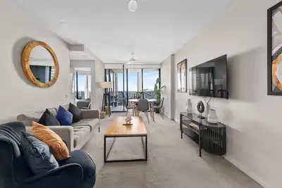 Image de Top Floor! 2Bed/2Bath/1Car/Pool ~ Views ~ Cbd