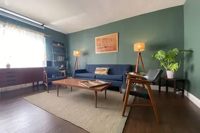 Image de Midcentury Craftsman Abode in Oakland's Grand Lake