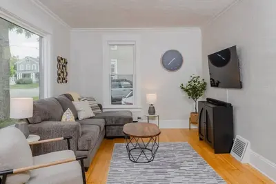 Image de Fantastic 5 bedroom on Franklin!