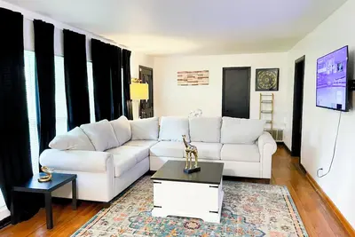 Image de Spacious Home < 6 min to Fsu Stadium and < 13 min to Famu Campus