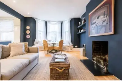 Image de Holland Park Kensington Victorian Apartment | Sleeps 4, London Prime Location\n\n
