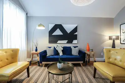 Image de 4br The Montrose Standard! Luxury Home, Near All!