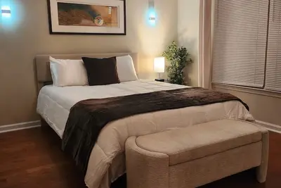 Image de 2, 298Sqft-King Bed-Bbq-Gbps-W/D