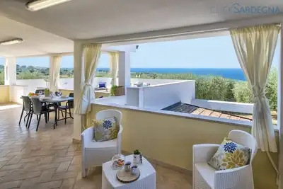 Image de ClickSardinia Villa Brionis vue mer : 7 chambres, 5 salles de bain et 3 cuisines