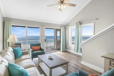 Image de Two story two bedroom renovated condo on the beach