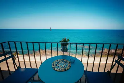 Image de Old town, quiet Ztl area on the sea front easy access free.