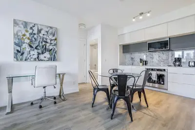 Image de North York, 2 Bed 2 Bath, Luxury Condo at Leslie & Sheppard