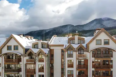 Amazing Mountain & Town View Studio