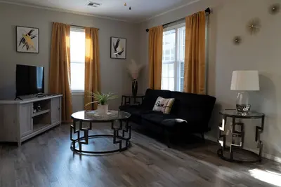 Image de Modern Comforts/ 7min to Downtown