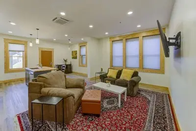 Image de Spacious, Cozy, and Updated Downtown Apartment!