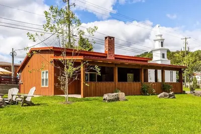 Image de Mountain Cabin with Scenic Views and Hot Tub