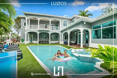 Image de Luxury 7br, Pool, Games, Beach, 12min to Airport