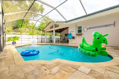 Image de Tampa Oasis; 4br; Heated Pool; Ace Location!