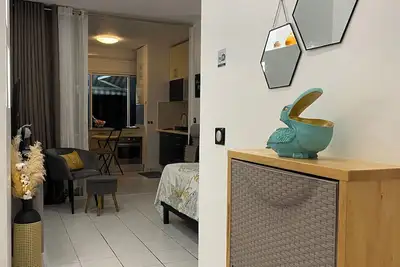 Image de PreciousHome : moderne, bien équipé, confortable, une vue mer époustouflante.