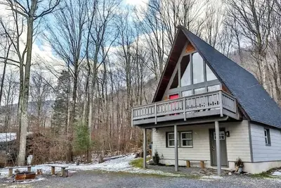 Image de Triangle Tranquility: Unique A-Frame 6 Br Home