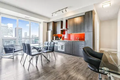 Image de 2 Bed 2 Bath Spacious, Luxury Suite! Downtown Toronto, High Floor, Great Views!