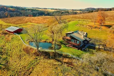 Image de 7 bedroom \/ 3 bath Lodge on Canoe Creek in Decorah