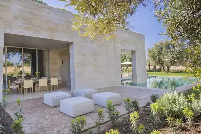 Image de Luxury villa w\/ a Butler