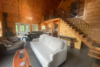 Cozy secluded cabin, close to Sultan's Run Golf Course and Holiday World!