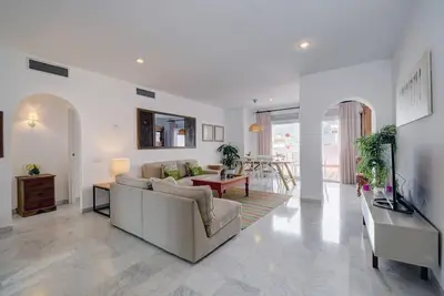 Image de Spacious and fresh apartment with fantastic views in Puerto Banus
