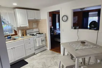 Image de Adorable Cape Cod Cottage walking distance to private beach, near Hyannis