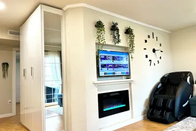 Image de Brand new cozy luxury apartment! Massage chair, two fireplaces with heaters