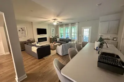 Image de Pinehurst Modern Luxury Townhome, 7 mins. from U. S. Open, sleeps 6+