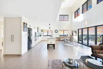 Image de Zen Pinnacle Penthouse Ambience ~ Views ~ Pool ~ Gym