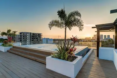 Image de Luxury Boutique Apartment Five Stars Amenities 5 minutes from the beach