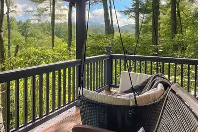Image de Leaf & Log Serene Cabin w/ Lounge Deck & Firepit
