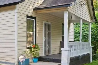 Image de Midtown Spot Near Dt, M. Benz and Truist Stadiums, Stylish Bungalow