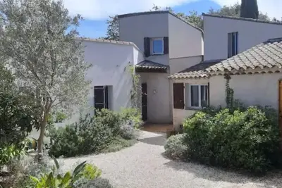 Image de Appartement Dans Maison sur Jardin Clos Avec Terrasse à 5 min à Pied de la mer