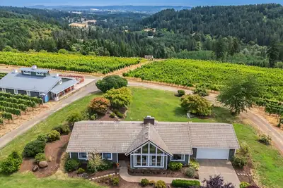 Image de Stunning New Listing - Beckham Estate Vineyard Guesthouse