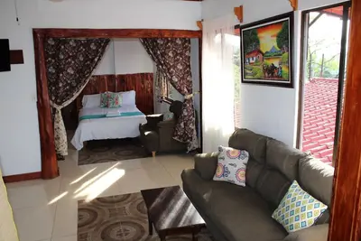 Image de 2 Double beds, kitchen and Living room 20 min Alajuela airport. Best views!