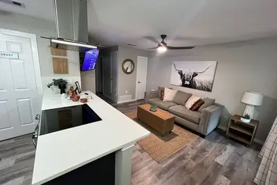 Image de 10 Min walk to At&T Stadium!