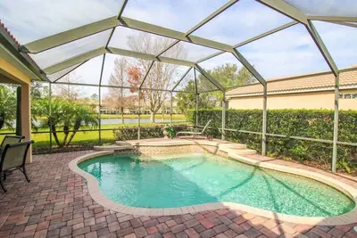 Image de Gorgeous 3/3 private lakefront pool home - Irynas Dream