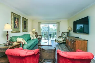 Image de Sanibel Island condo steps from the beach - Breakers West B7