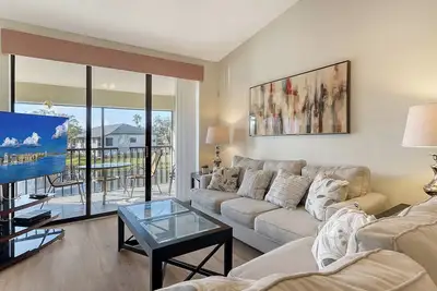 Image de Lakefront 2br condo near Img - Pool - Pickleball - Tennis - Sun N Palms
