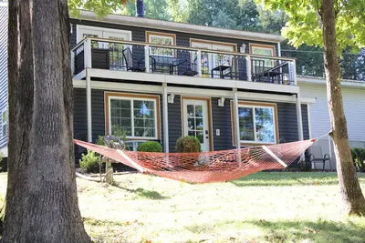 Image de Kayaks, Lakefront, Spacious Destination