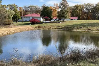 Image de Peaceful, spacious 4 bedroom house in the country - Gazebo/Pond\n