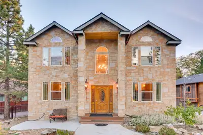 Image de Spacious Big Bear Home w/ Game Room + Hot Tub!
