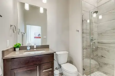 Image de Luxurious Medical District Condo