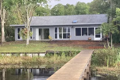 Image de Private Lakefront Home With Dock. 19 Minutes from Sebring Raceway.