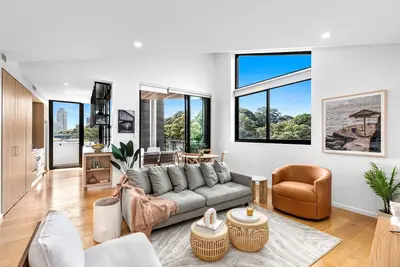 Image de Modern Inner City Park-Side Pad